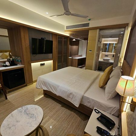 Hotel Golden Nest Thane Dış mekan fotoğraf