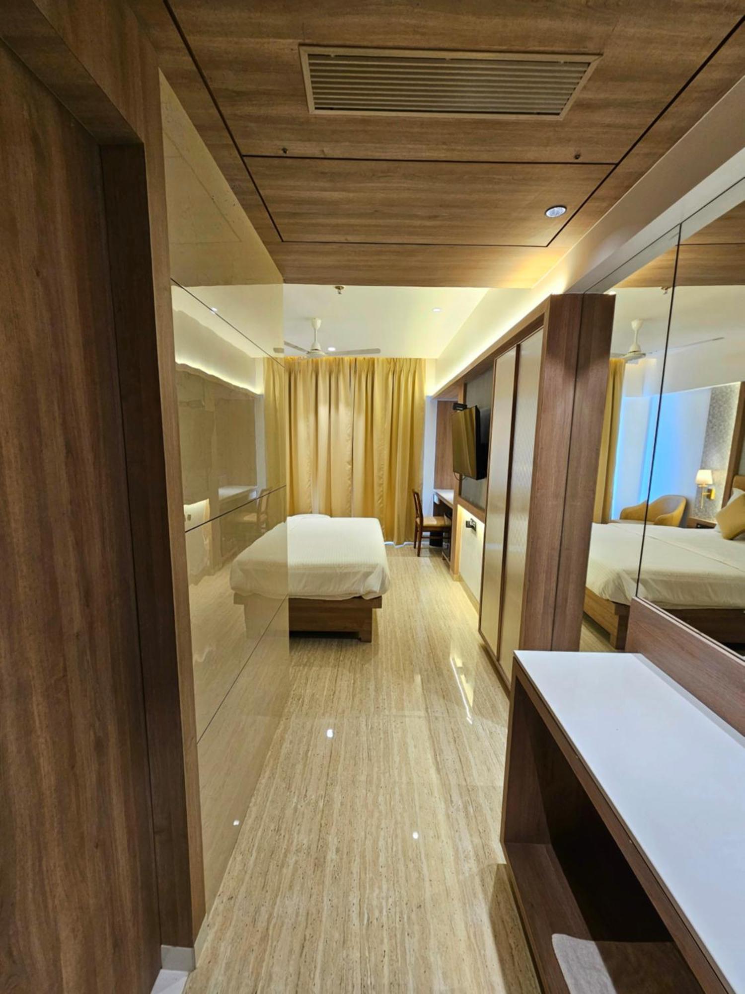 Hotel Golden Nest Thane Dış mekan fotoğraf