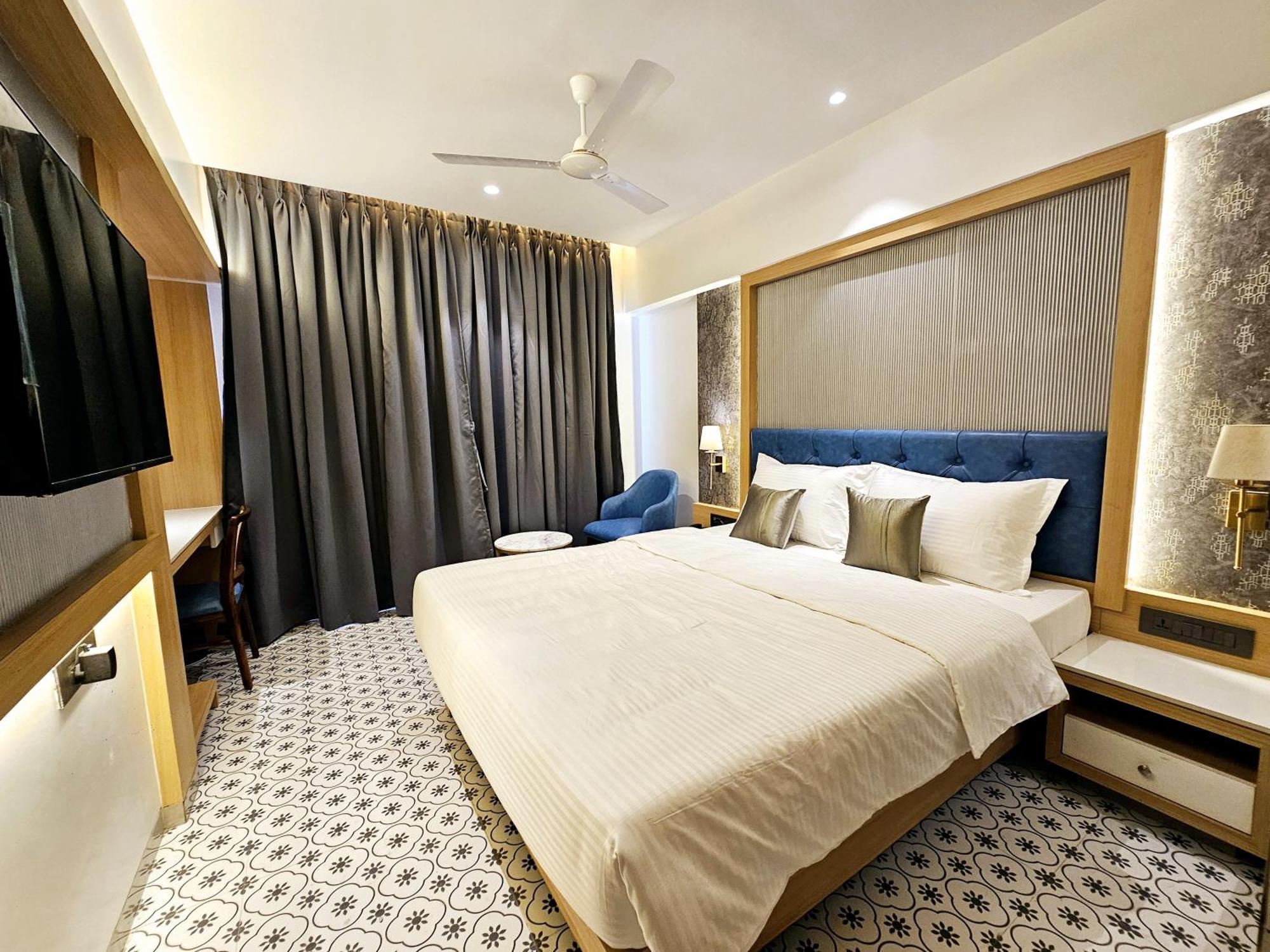 Hotel Golden Nest Thane Dış mekan fotoğraf