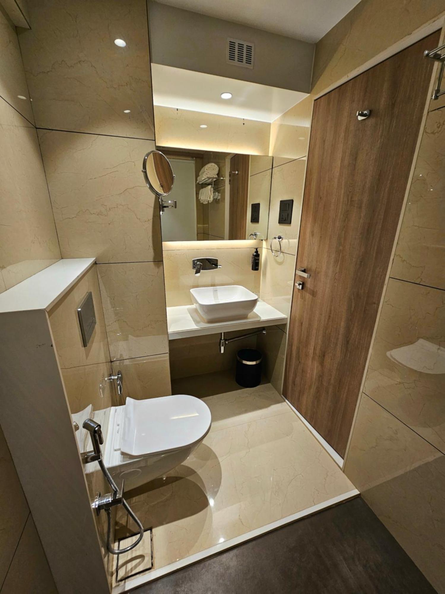 Hotel Golden Nest Thane Dış mekan fotoğraf